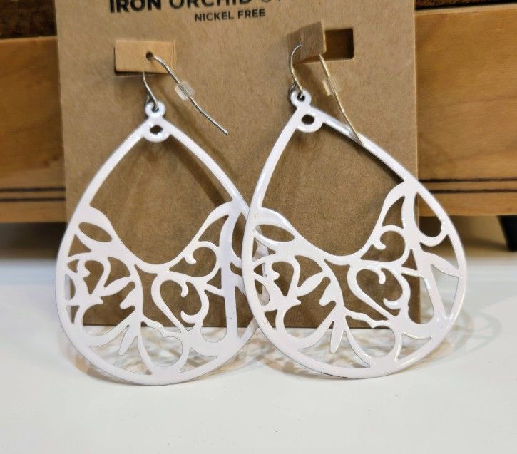 SHIPPING ONLY * White Filigree