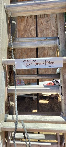 32 ft  Warner straight ladder