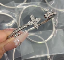 New bracelet stainless steel silver comes with dust bag
