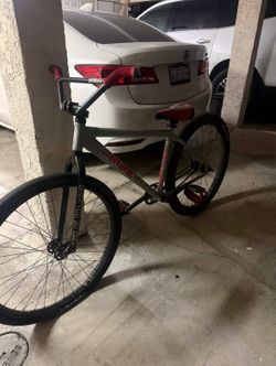 Throne bmx bike