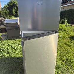 Vitara Stainless Steele Refrigerator 