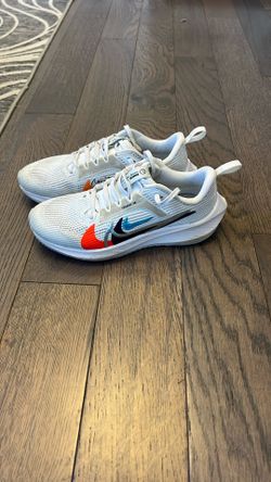 Boys Nikes Size 4