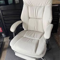 Office Chair with Footrest