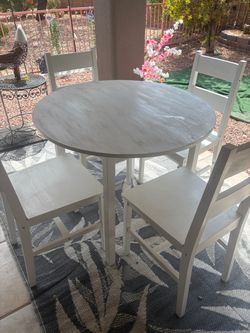 Round Dining Table with 4 Chairs