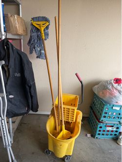 Mop bucket