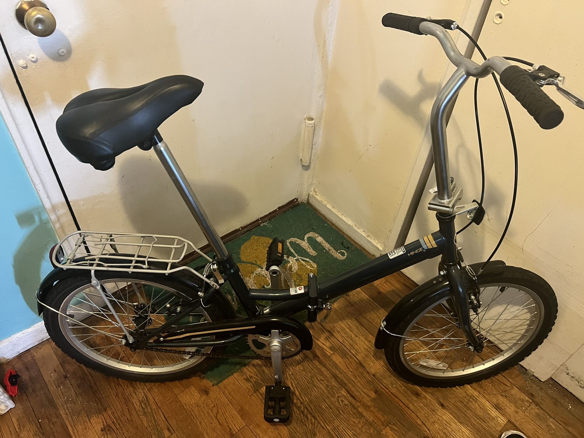 Schwinn Hinge Adult Folding Bike, 20-inch Wheels, Rear Carry Rack, Carrying Bag,