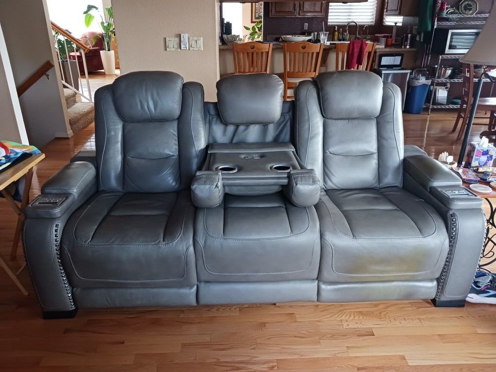 Sofa Electric Recliner, 3 Years Old, Everything Works.