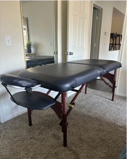 LifeGear Probable Massage Table Massage Therapist