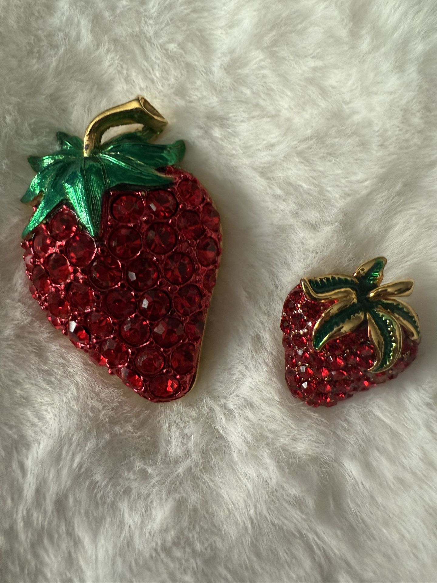Vintage Mod Red Crystal Rhinestone Strawberry Enamel Brooch Pin’s