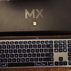 Logitech MX Keys for Mac (Full Size) • Excellent Condition • Box Included