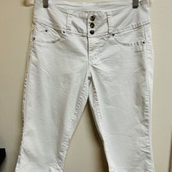 Royalty- High Waisted , Booty Lifting Fitted White Capri Pants Size 6p