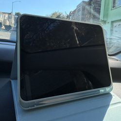 iPad A16 Comes With All Items Seen