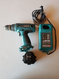 Makita 6217D 12V power drill