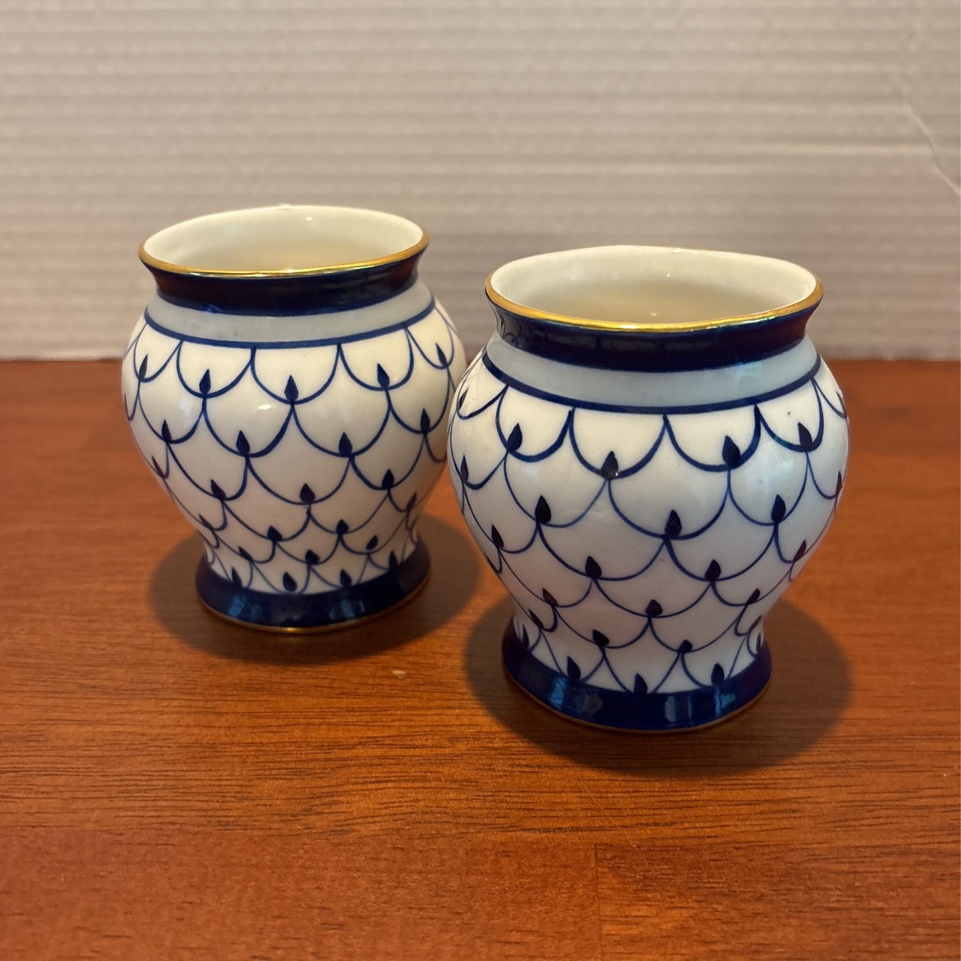 Pair Herend Look Vases- Bone China Gold Trimmed Fishnet Design Mini Vase Trimmed in Gold 3 1/4 Inches. A1