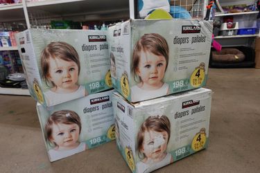 Size 4 Kirkland Signature Baby Diapers – 198 count