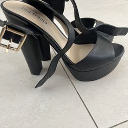 Black Heels Sz 8 