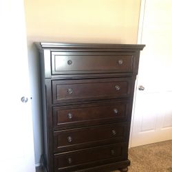 Porter Chest of Drawers
