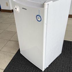 Mini Refrigerator, Works Well