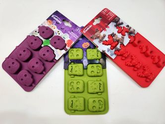 🕷   Trudeau silicone chocolate and candy molds