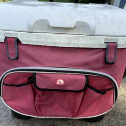 Igloo Ice Cooler With Build In Bag Pockets With Rolling Trolley In Used Clean Condition 