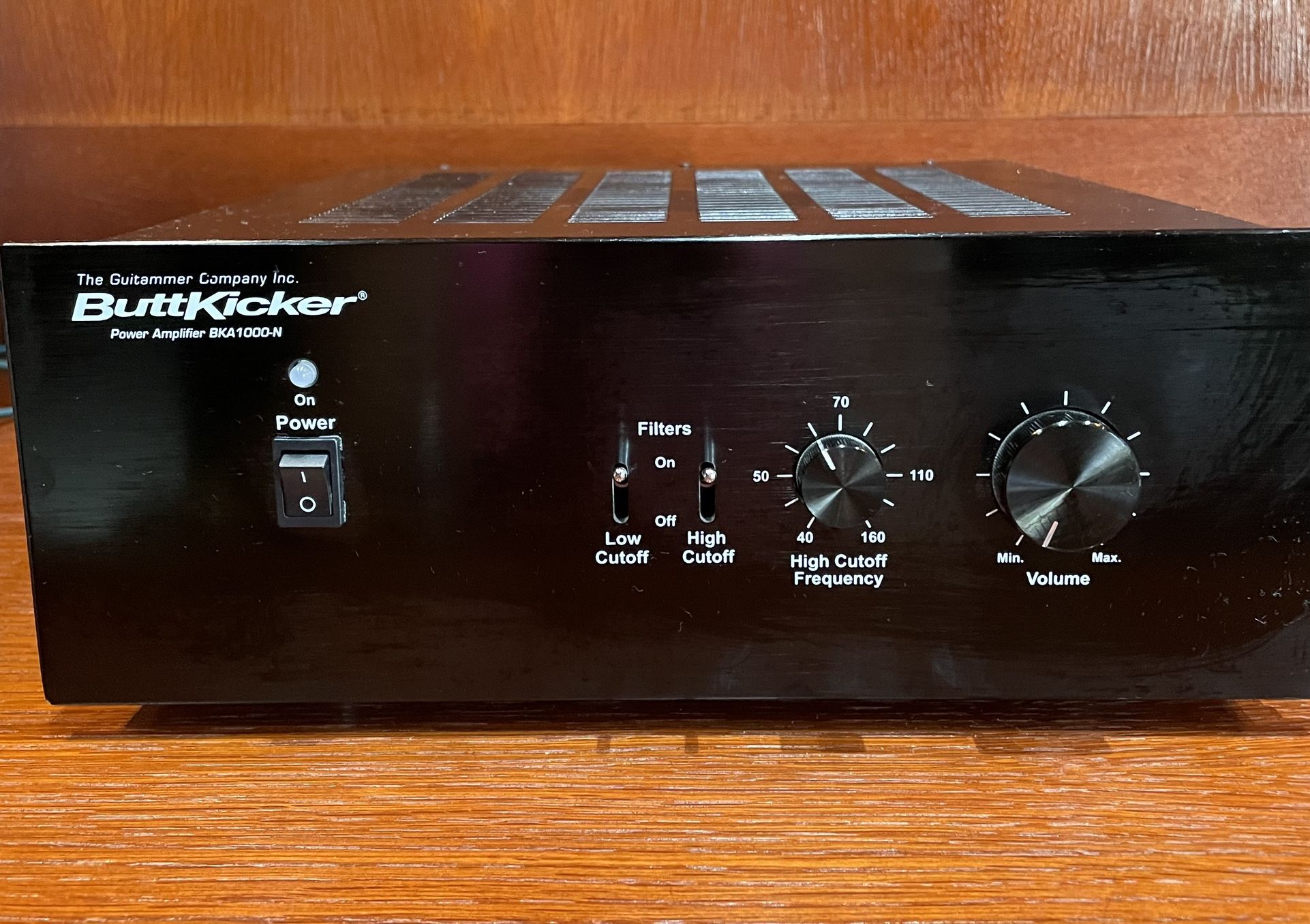 BUTTKICKER BKA1000-4A 1600-WATT POWER AMPLIFIER W/ MANUAL, POWER SUPPLY (PARTS