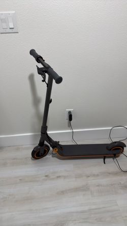 Electric scooter ninebot