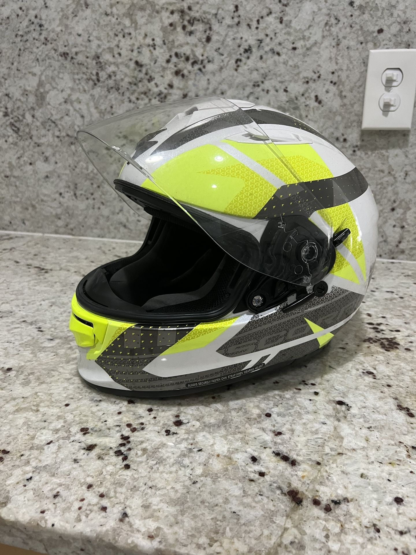 Motorcycle helmet