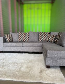 Good condition sectional sofa couch (Delivery AVAILABLE)