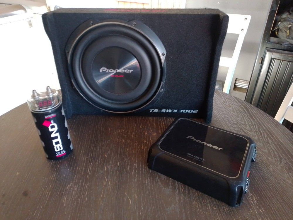 Subwoofer Amplifier And Capacitor 