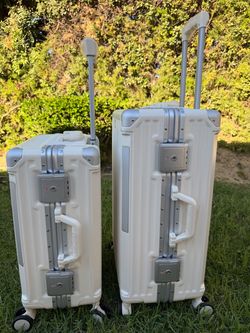 Carry on and 26inch set