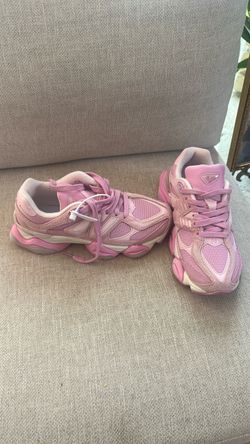 New Balance 9060 tennis shoes