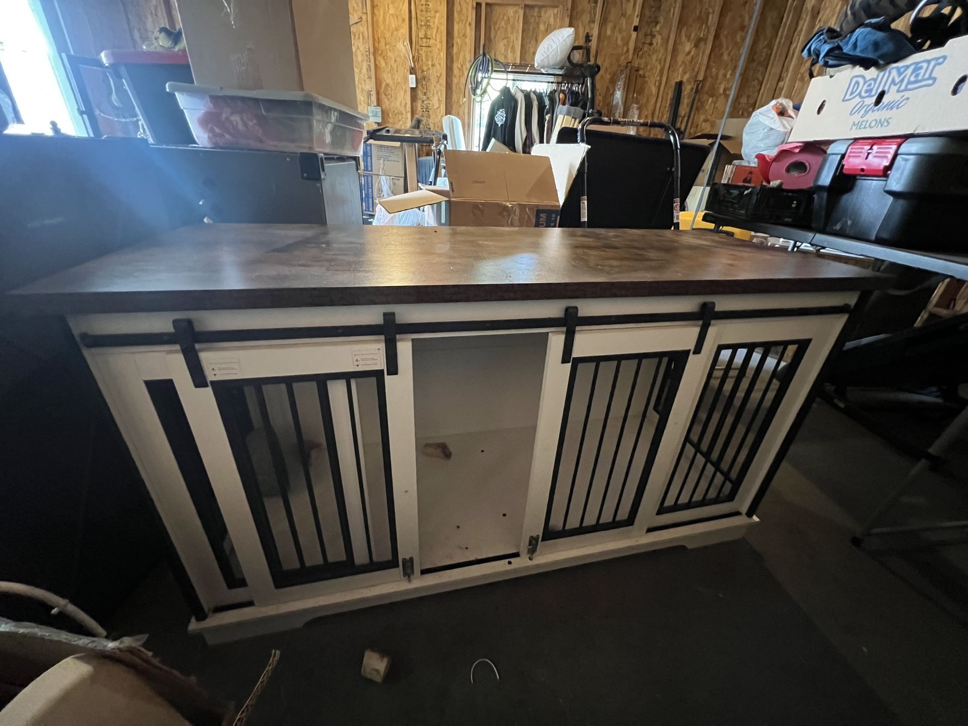 DOG KENNEL / TV STAND