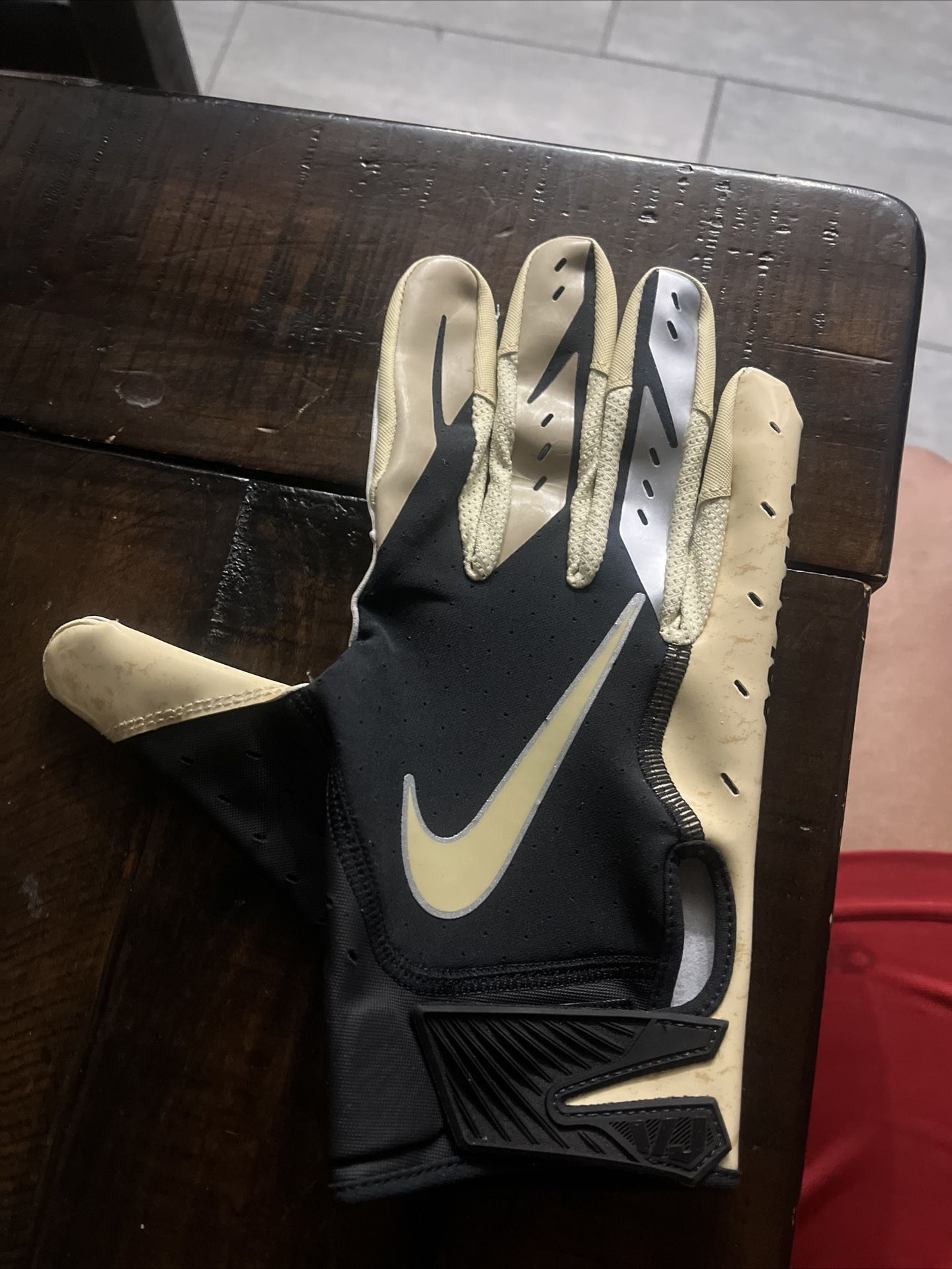 colorado football gloves