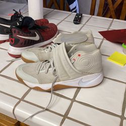 Men’s Nike Tennis Shoes Signed Inside J.B.Y. Size 12