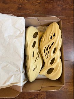 Yeezy foam runner sulfur