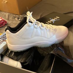 Jordan 11 Low Blue legend