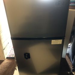 Mini Fridge Brand New 190 OBO