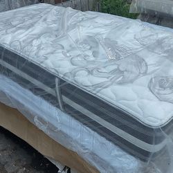 Twin Size Mattress (Mattress Only) Simmons Beautyrest Recharge 