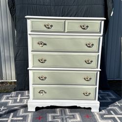 White 6 Drawer Dresser With Matching Desk