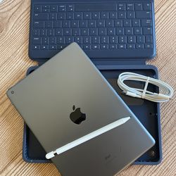 Apple iPad 8th Generation 32GB (Latest iOS 26) With Logitech Keyboard case , Pencil & charger