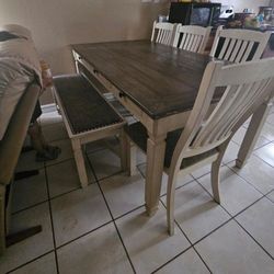 Dinning Table 