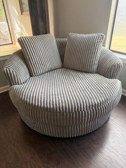 Lindyn Oversized Swivel Accent Chair