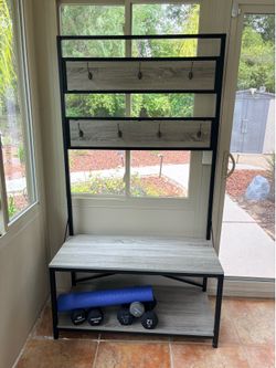 Coat hanger/bench