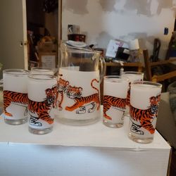 Rare 1960's Esso Gasoline Promotional Tiger Pitcher & Glasses Set