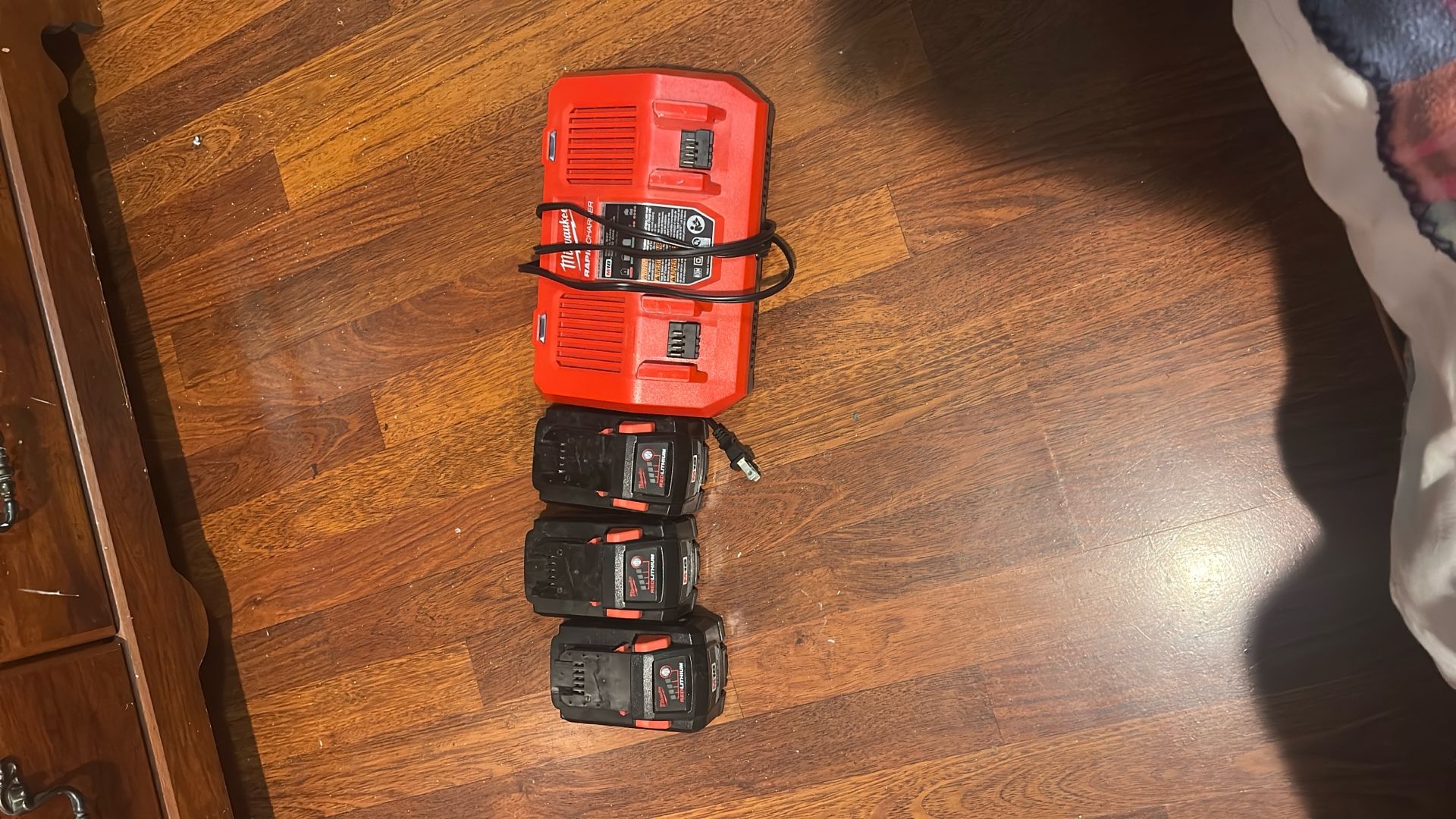 Milwaukee Rapid Charger And 3 Batteries 