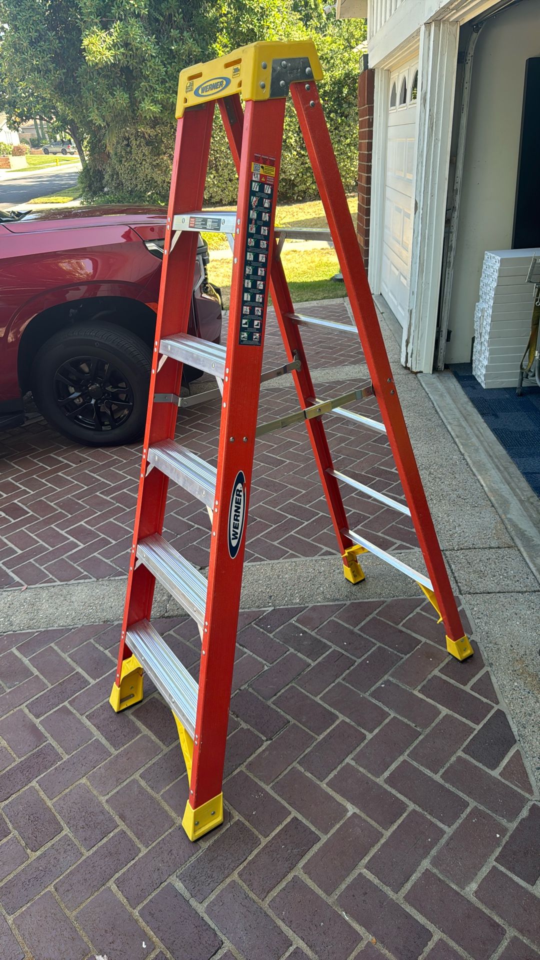 Werner 6’ Ladder- 300lb Rating- Used Twice.