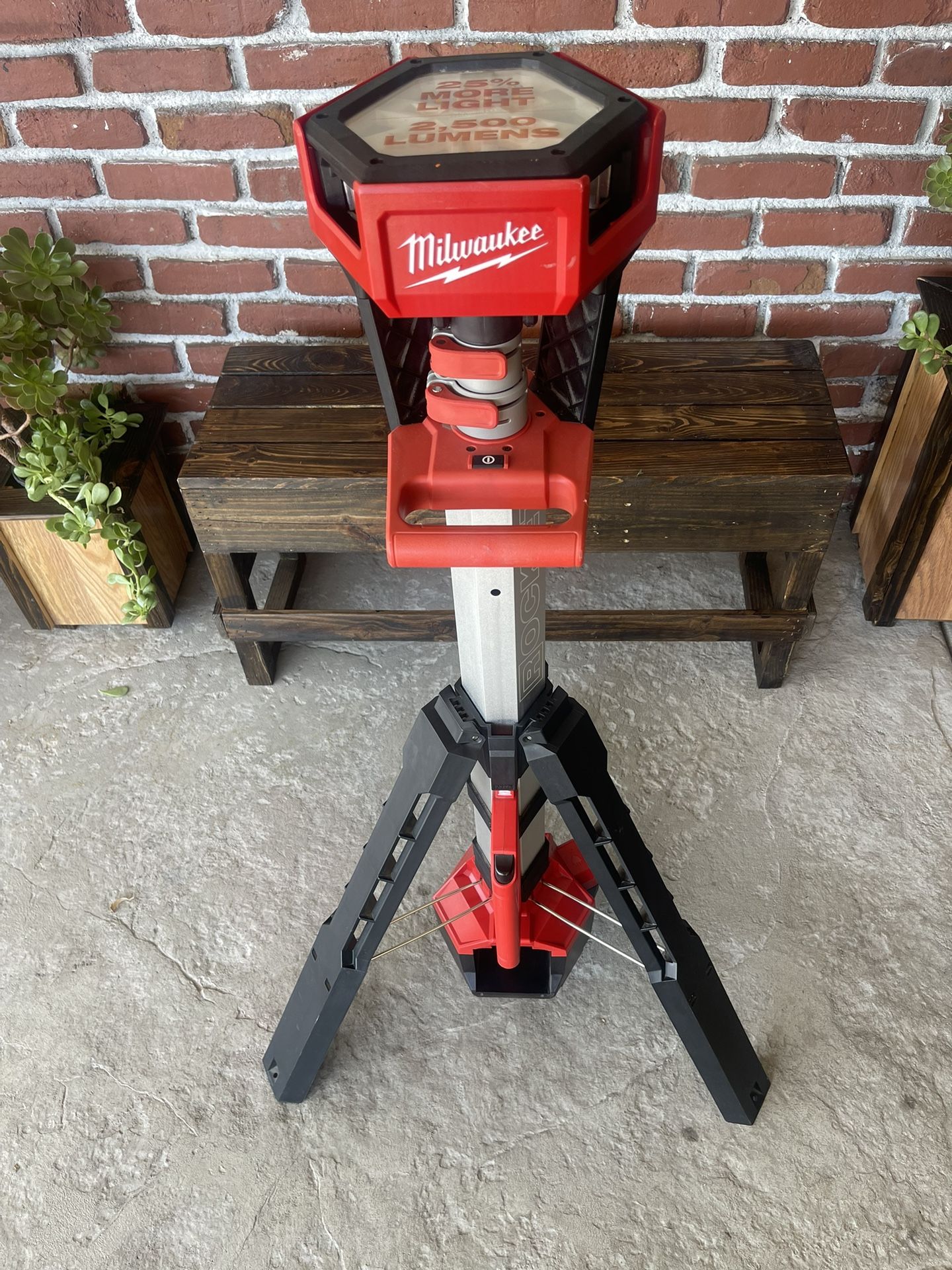 M18 18 Volt Lithium Ion Cordless Rocket Dual Power Tower Light