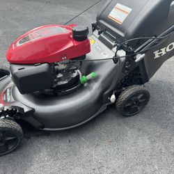 Like New Honda HRN 216 Self Propelled Mower Details Below
