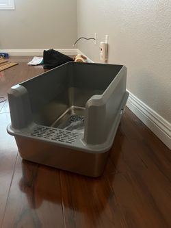 Cat litter box