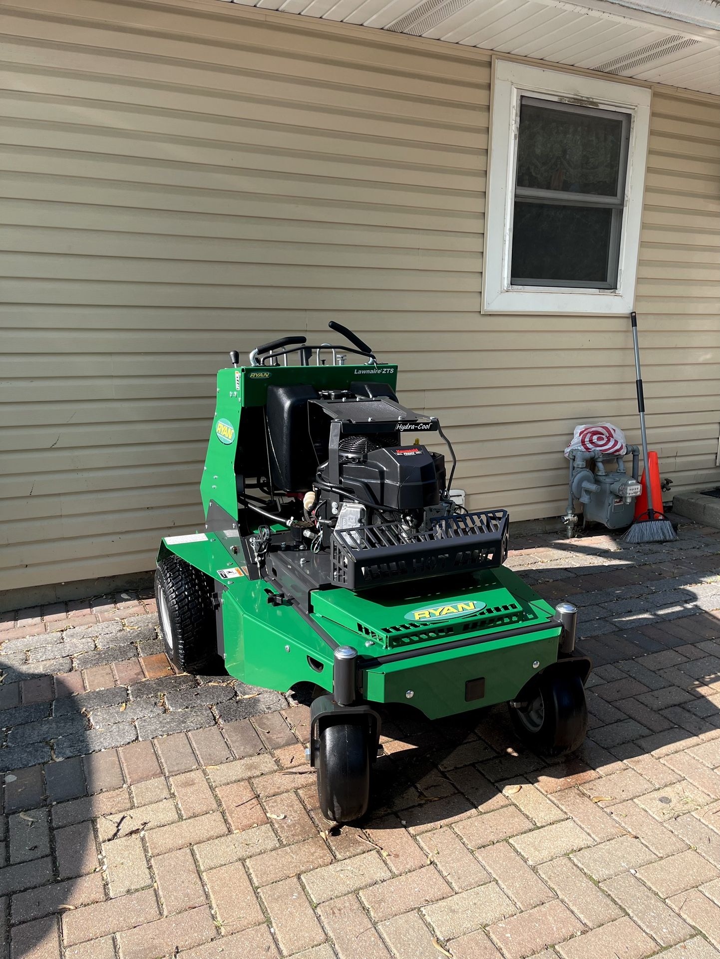 New Ryan Lawnaire ZTS Stand On Aerator